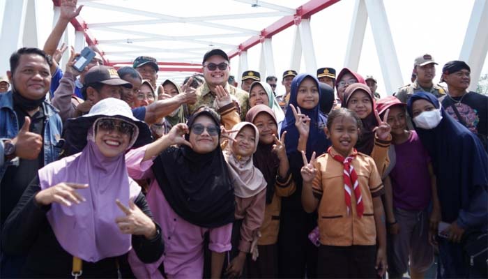 Warga Antusias Peresmian Jembatan Jongbiru